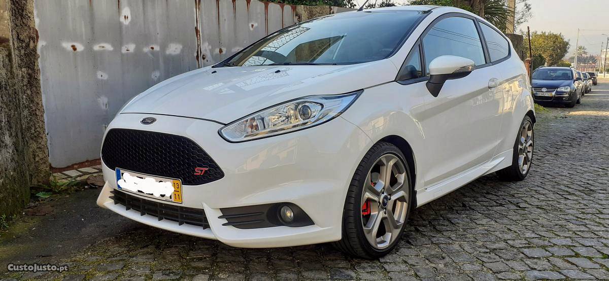 Ford Fiesta 1.6 ST Turbo - 182cv Novembro/13 - à venda -