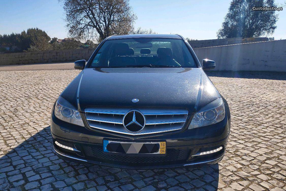 Mercedes-Benz C 200 Avantgard Abril/10 - à venda - Ligeiros