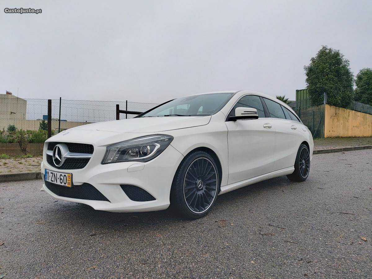 Mercedes-Benz CLA 200 Shooting Brake AMG Junho/15 - à venda