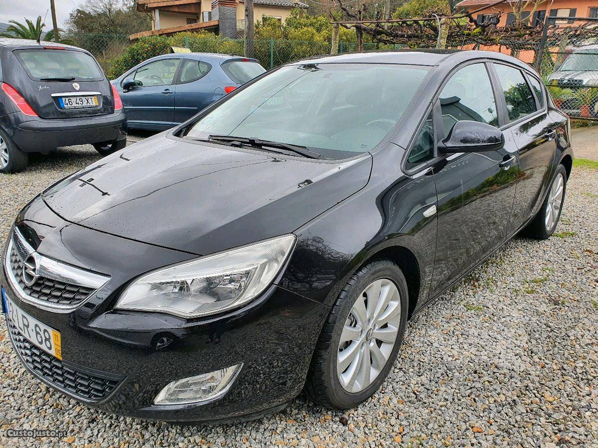 Opel Astra ecoflex Julho/11 - à venda - Ligeiros