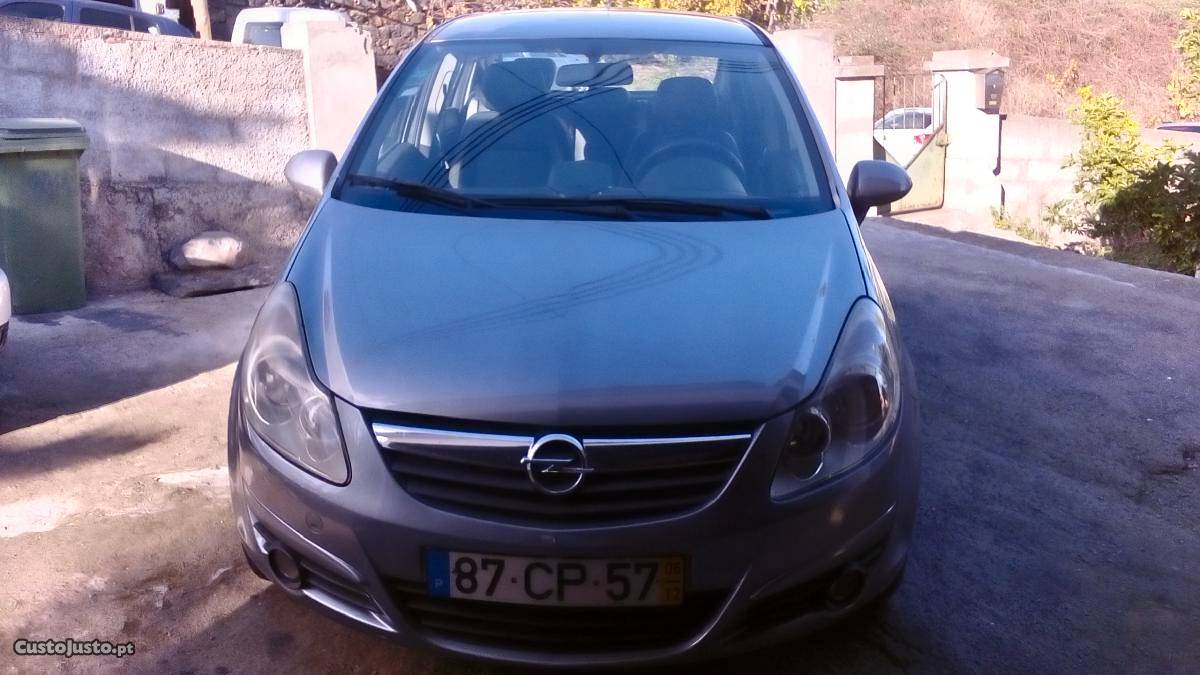 Opel Corsa 4 portas Dezembro/06 - à venda - Ligeiros