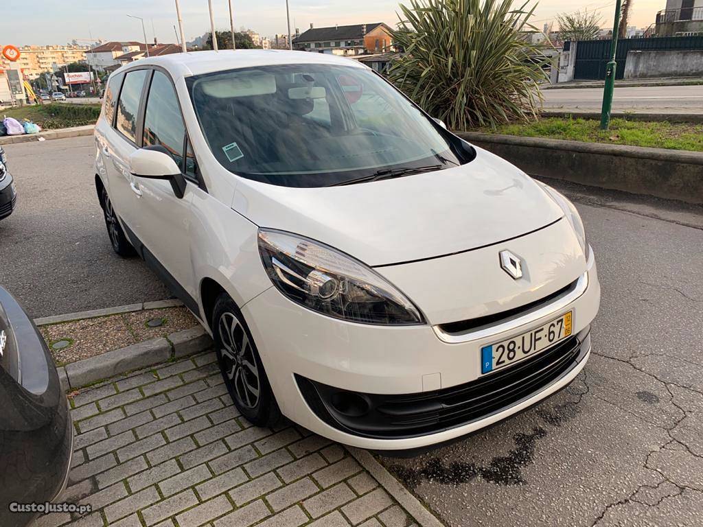 Renault Grand Scénic cv 7 lugares  Maio/12 - à