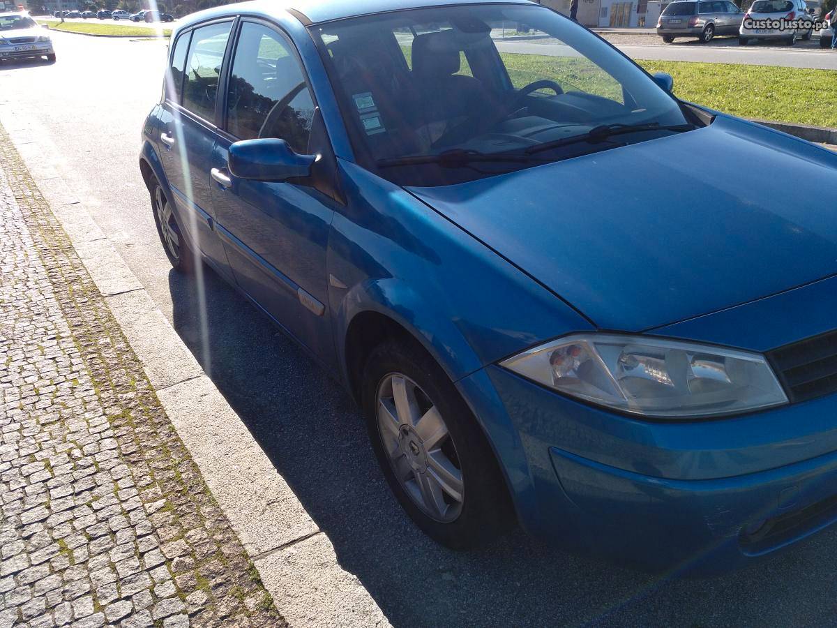 Renault Mégane 1.5 dci Maio/03 - à venda - Ligeiros