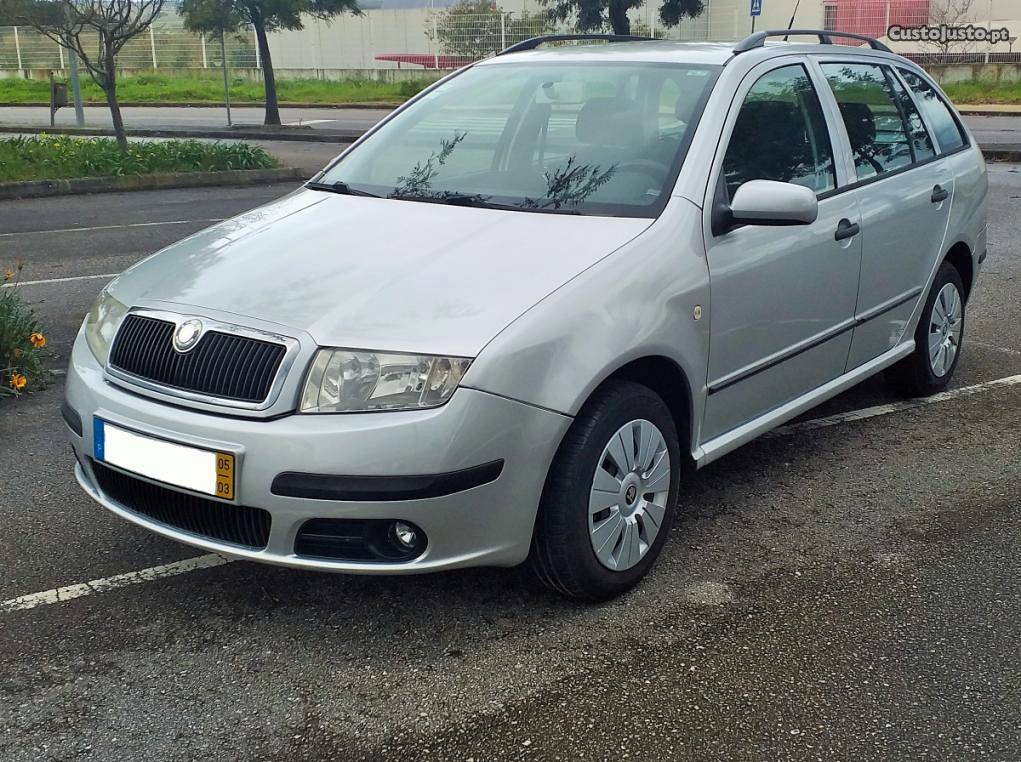 Skoda Fabia 1.2 HTP Elegance Março/05 - à venda - Ligeiros