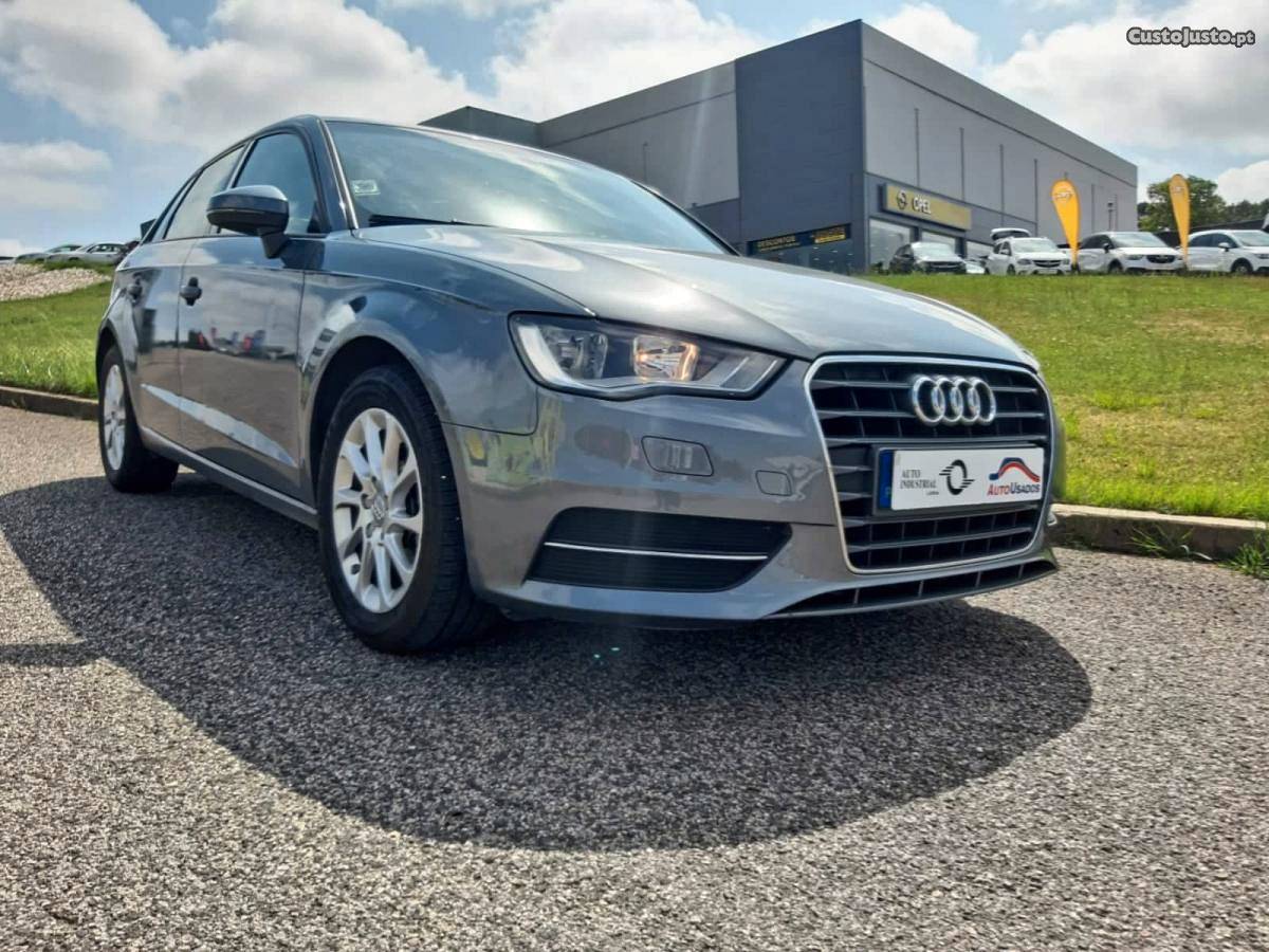 Audi A3 1.6 TDI Attraction Maio/16 - à venda - Ligeiros