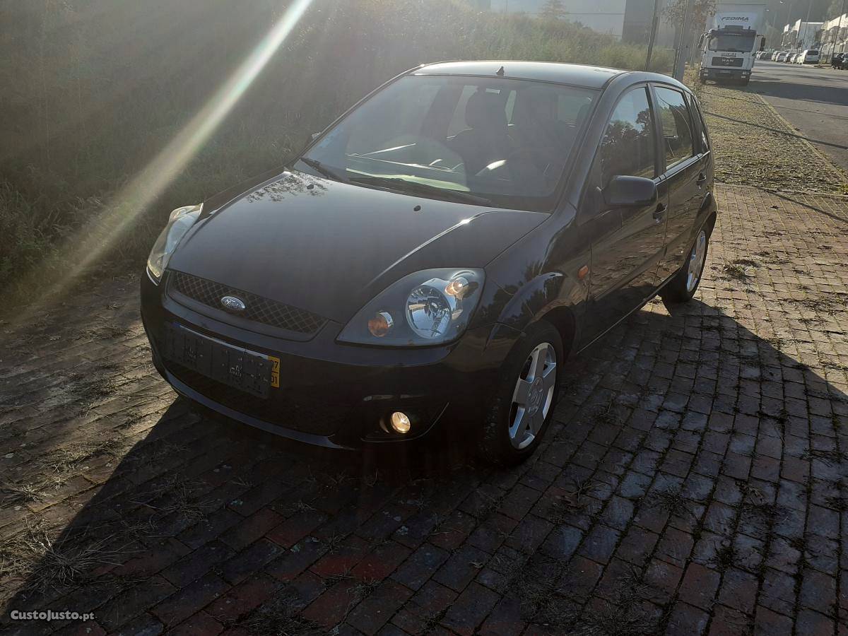 Ford Fiesta 1.2 sport Janeiro/07 - à venda - Ligeiros