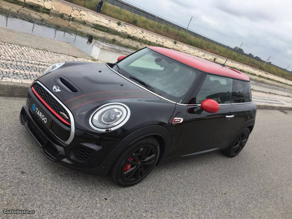 MINI Cooper John Cooper Works Outubro/17 - à venda -