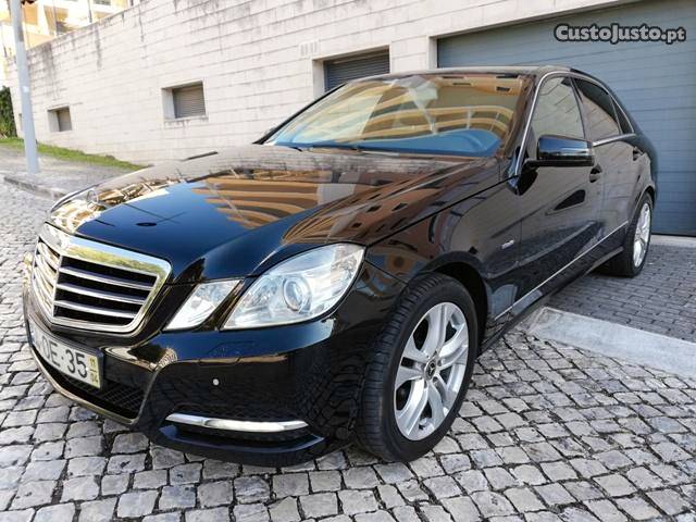 Mercedes-Benz E 220 CDI Avantgard Aut. Abril/11 - à venda -