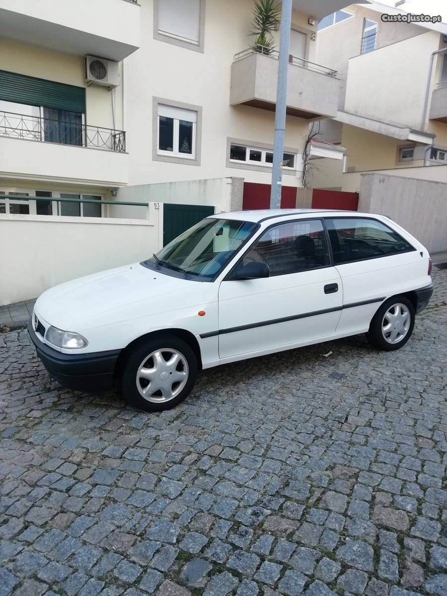 Opel Astra 1.7 td muito boa Outubro/96 - à venda -