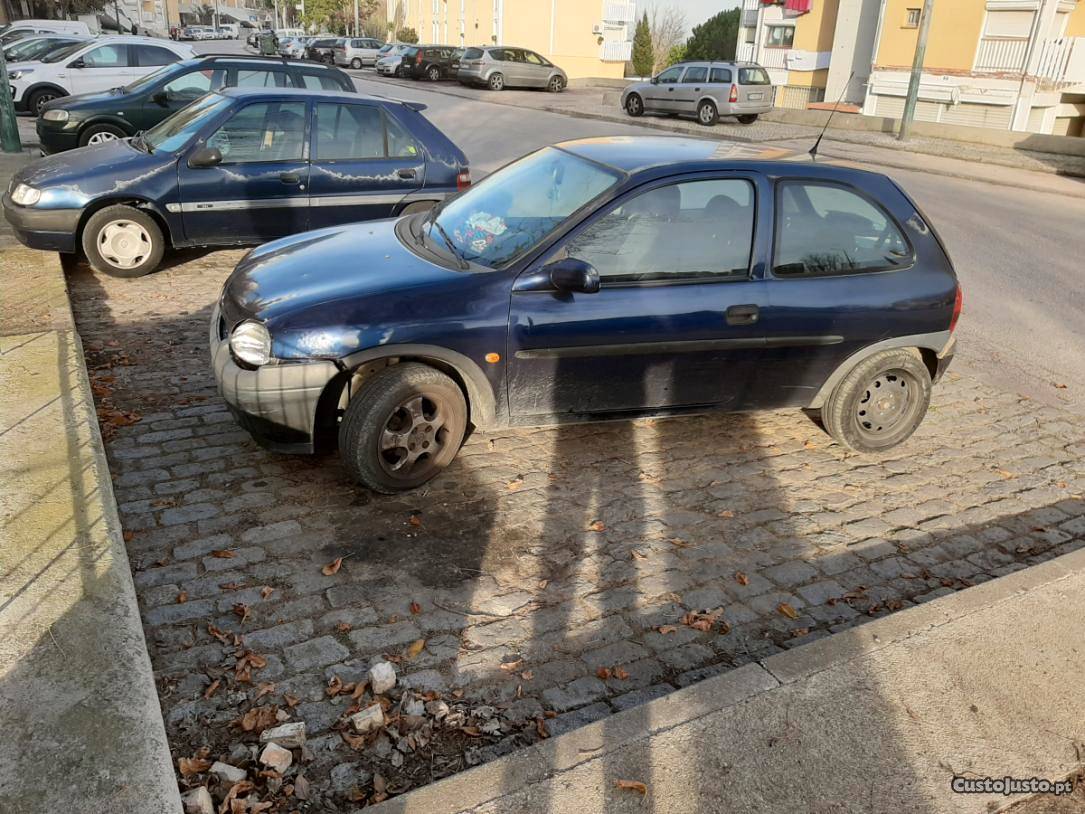 Opel Corsa  Abril/99 - à venda - Ligeiros Passageiros,