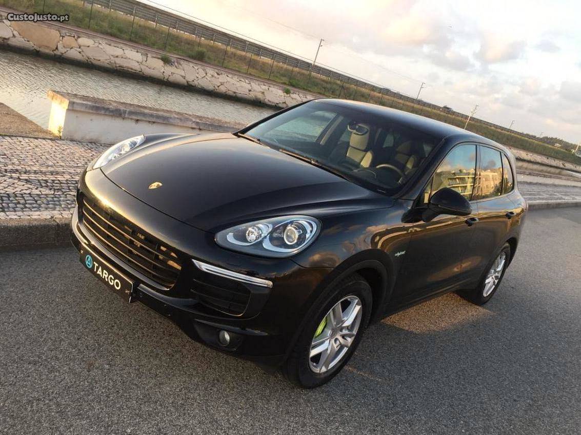 Porsche Cayenne S E-Hybrid Plug-In Janeiro/15 - à venda -