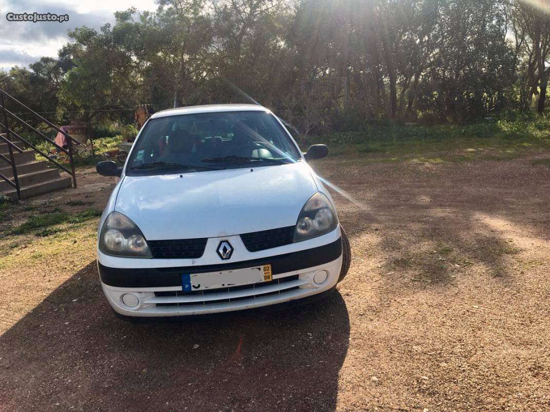 Renault Clio II 1.5 Gasóleo 65CV Agosto/02 - à venda -