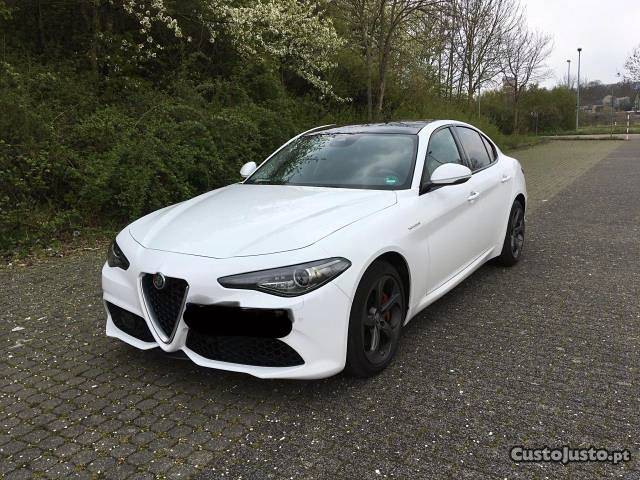 Alfa Romeo Giulia 2.0 AT8-Q4 Veloce Julho/17 - à venda -