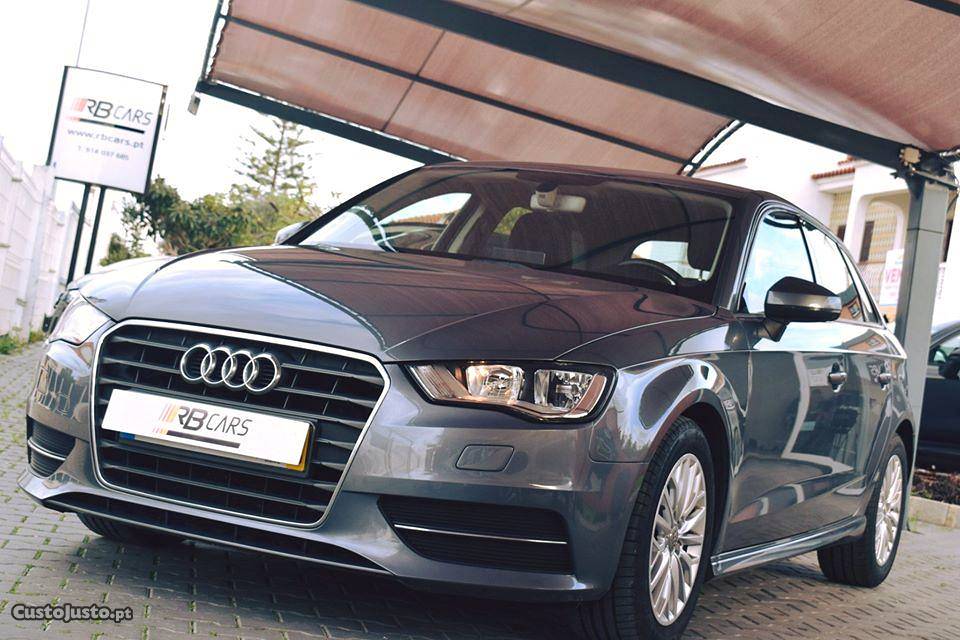 Audi A3 Sportback 1.6 TDI Outubro/15 - à venda - Ligeiros