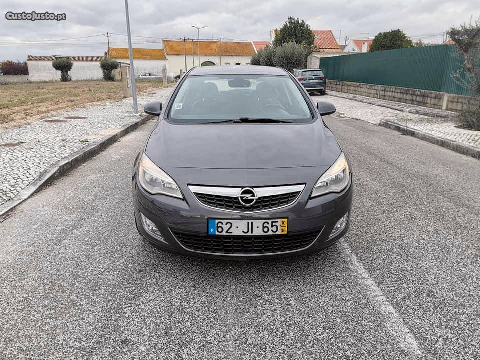 Opel Astra 1.7 CDTI COSMO Junho/10 - à venda - Ligeiros