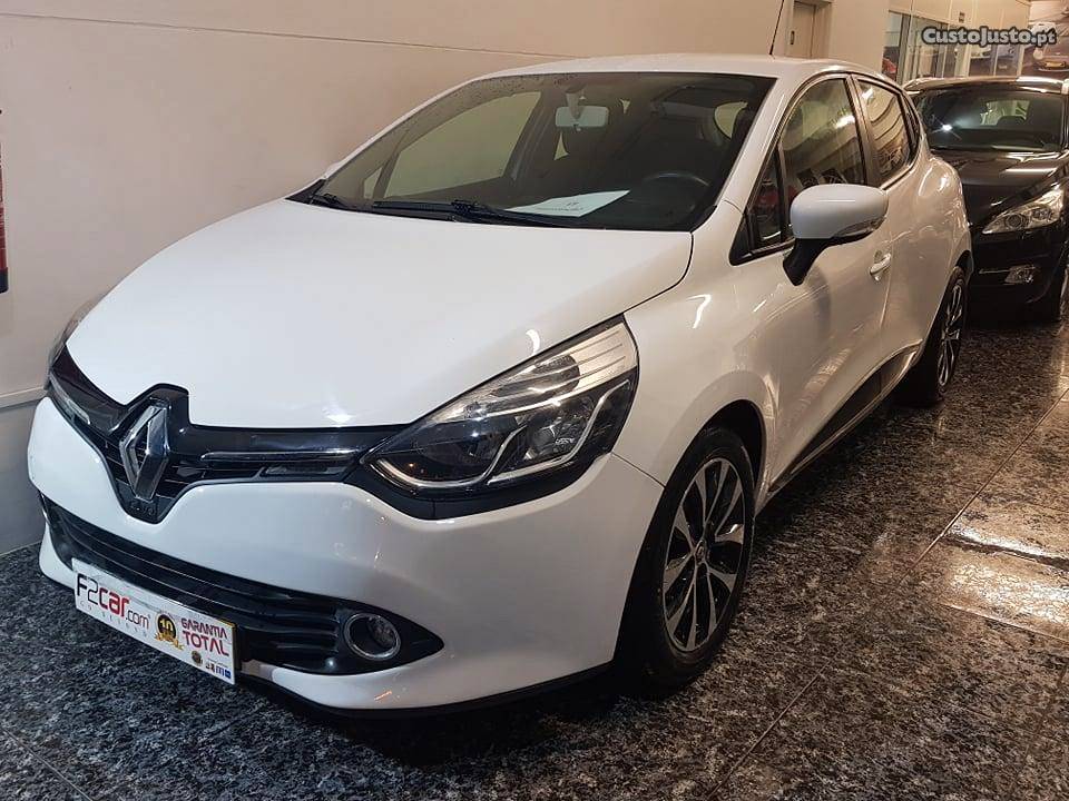 Renault Clio 1.5 dCi Confort 90cv Janeiro/14 - à venda -