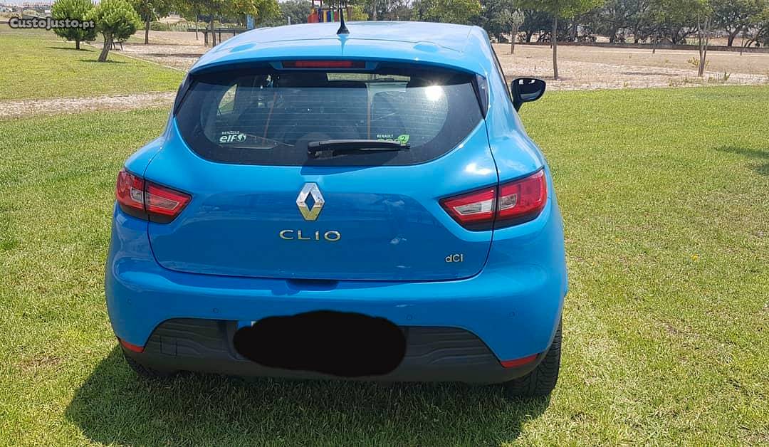 Renault Clio Confort Março/15 - à venda - Ligeiros