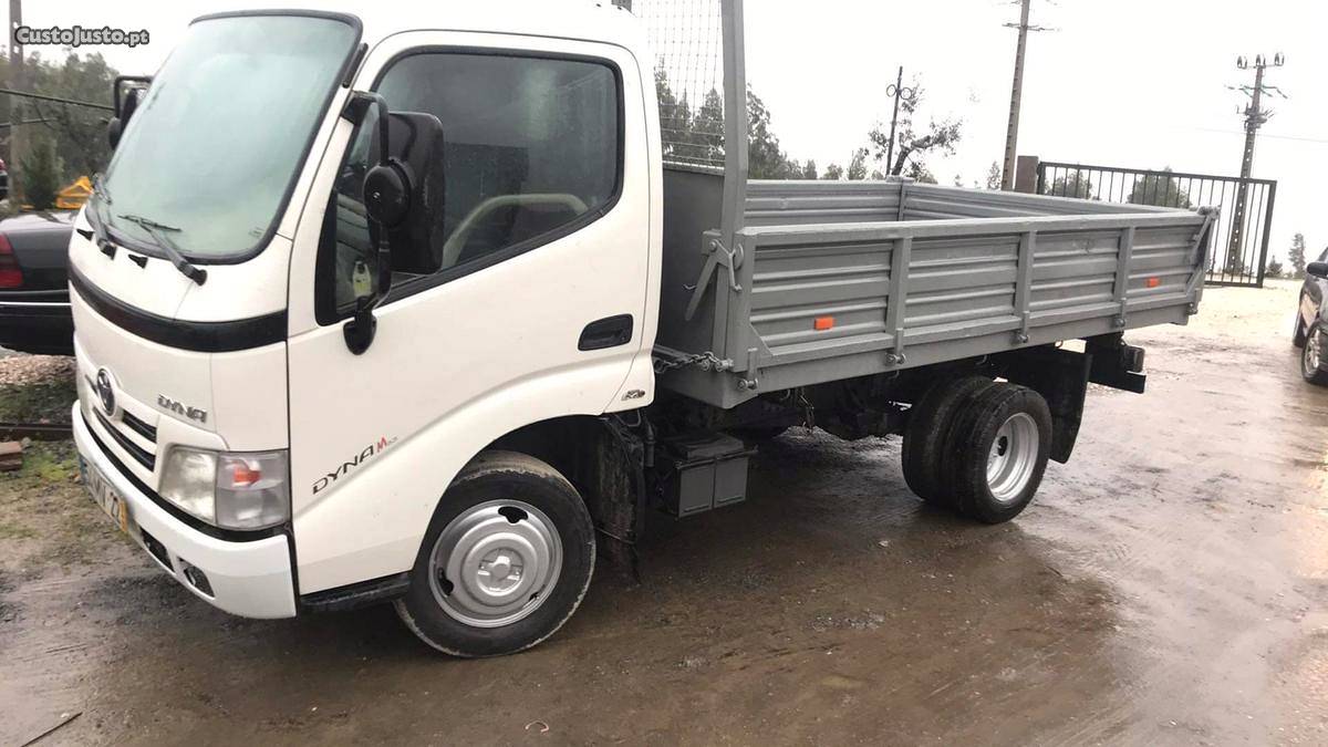 Toyota Dyna Basculante Julho/12 - à venda - Comerciais /