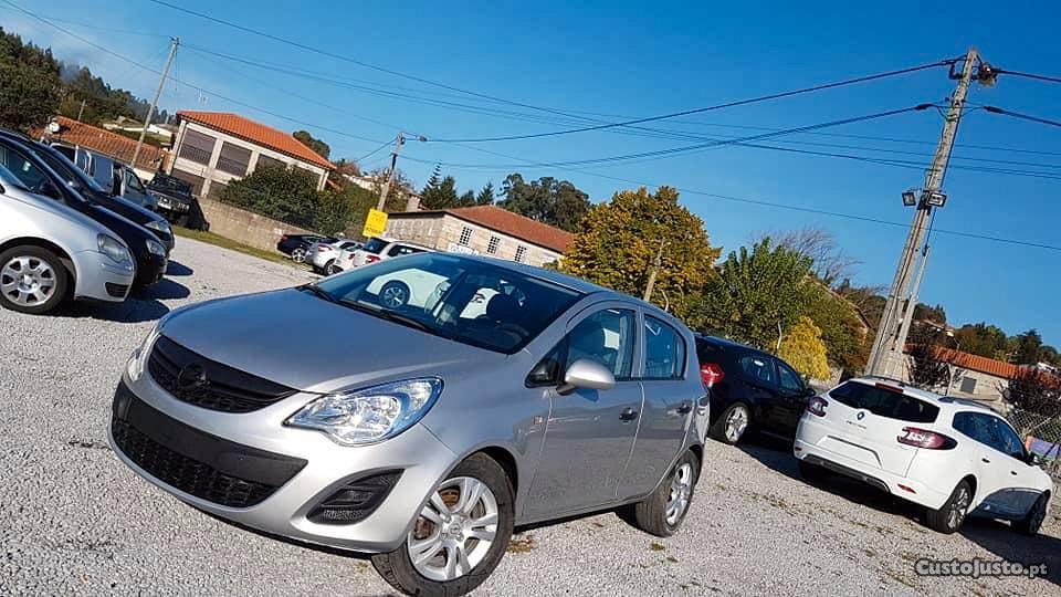 Opel Corsa 1.5 Novembro/12 - à venda - Ligeiros