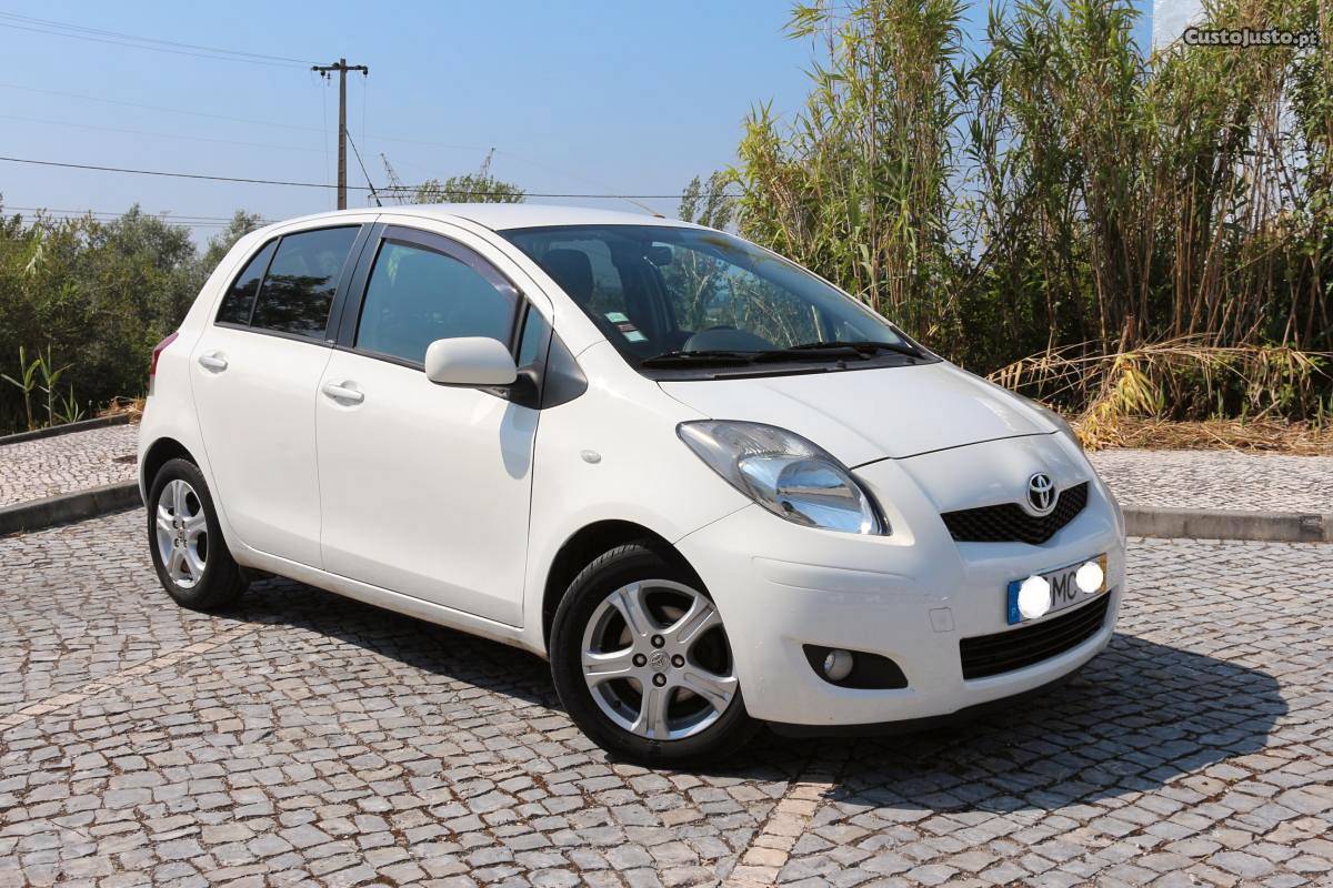 Toyota Yaris 1.4 Diesel  Agosto/11 - à venda - Ligeiros