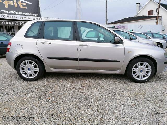 Fiat Stilo 1.9 JTD 5 LUGARES Junho/02 - à venda - Ligeiros