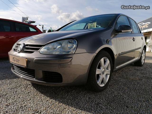 VW Golf V 1.9 TDI 5 LUGARES Dezembro/05 - à venda -