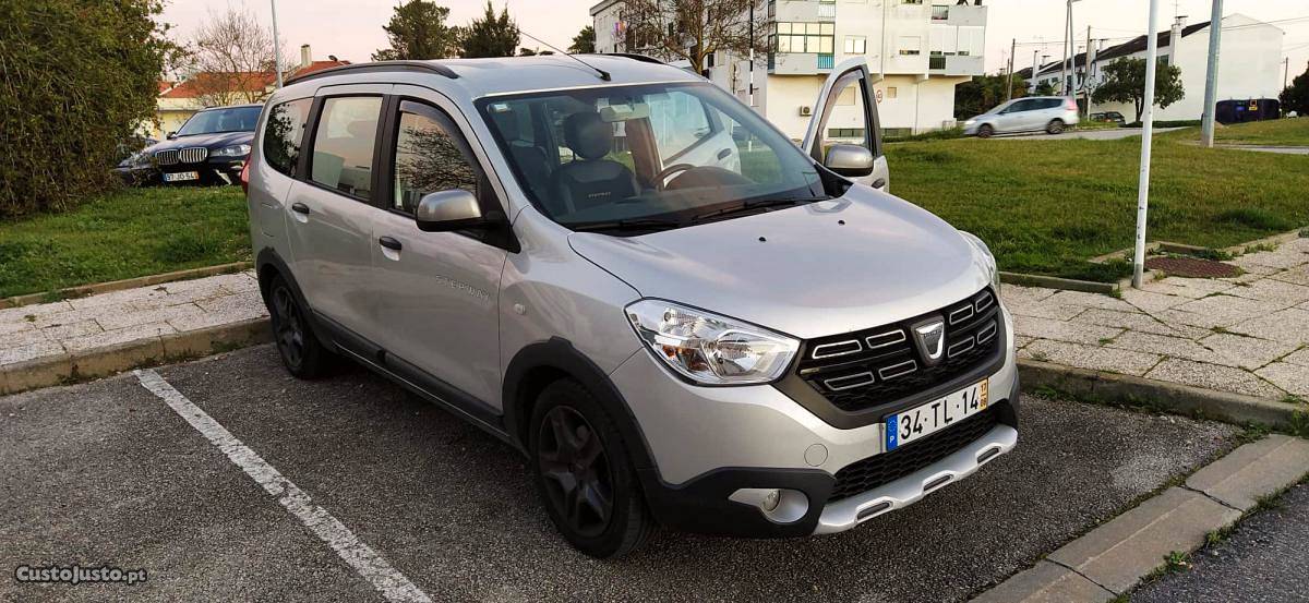 Dacia Lodgy Stepway Agosto/17 - à venda - Monovolume / SUV,