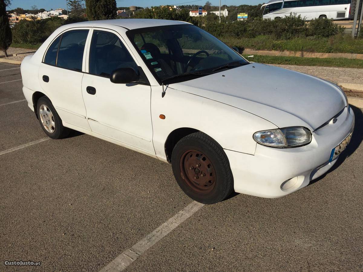 Hyundai Accent 1.2 c/ AC Abril/98 - à venda - Ligeiros