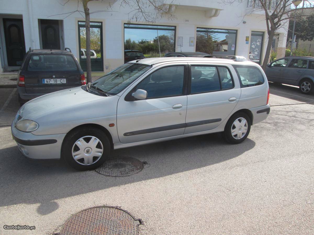 Renault Mégane 1.4 i Maio/02 - à venda - Ligeiros