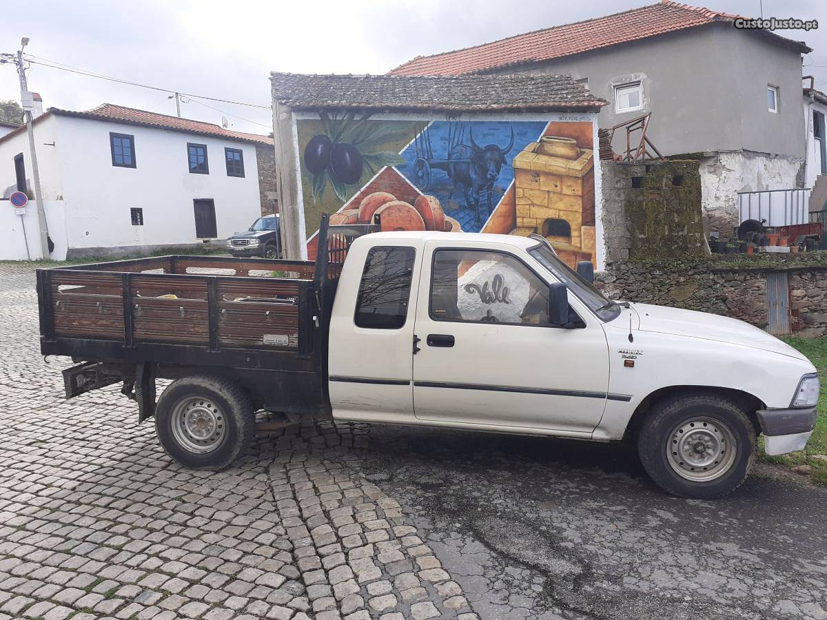 Toyota Hilux 4 lugares Março/94 - à venda - Pick-up/