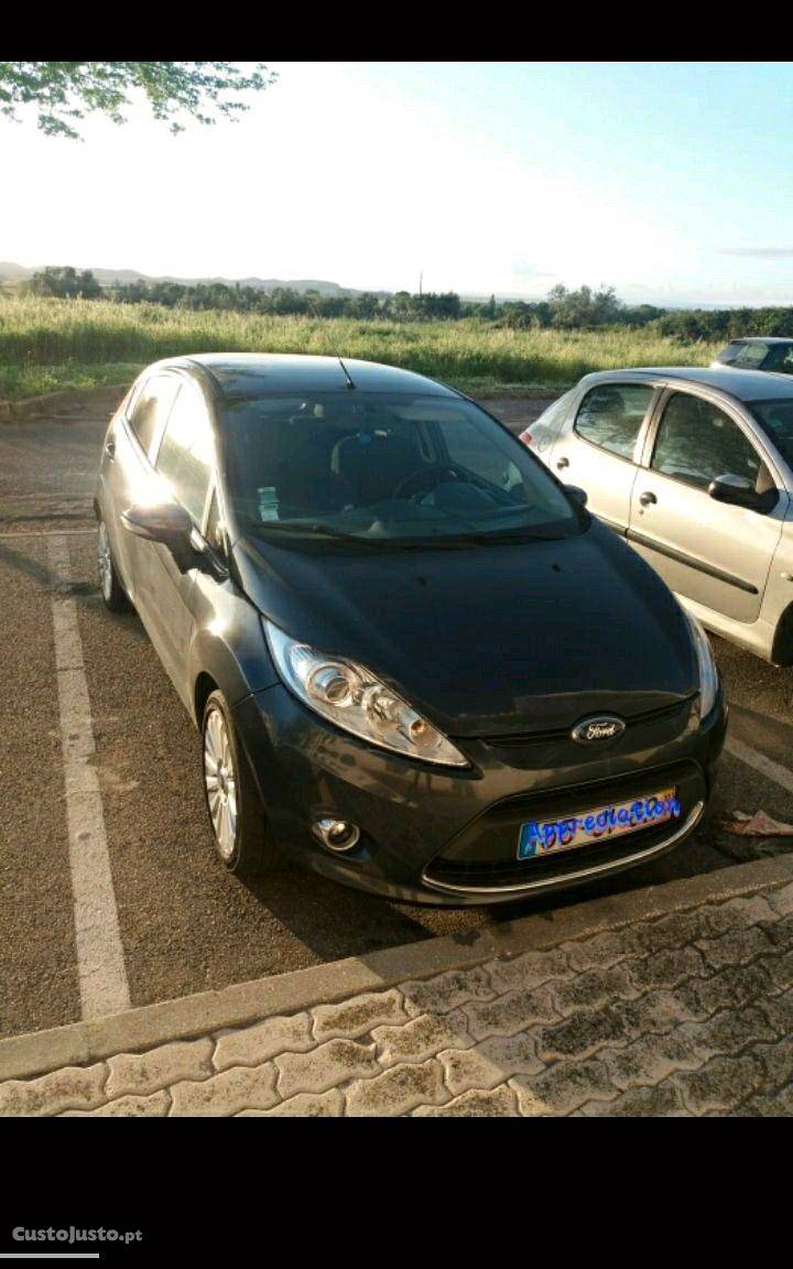 Ford Fiesta 1.4 titanium Junho/10 - à venda - Ligeiros