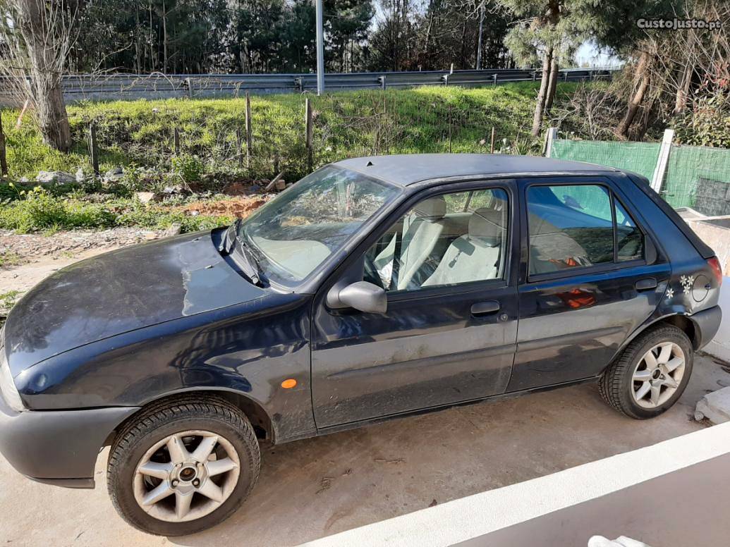 Ford Fiesta v Abril/98 - à venda - Ligeiros