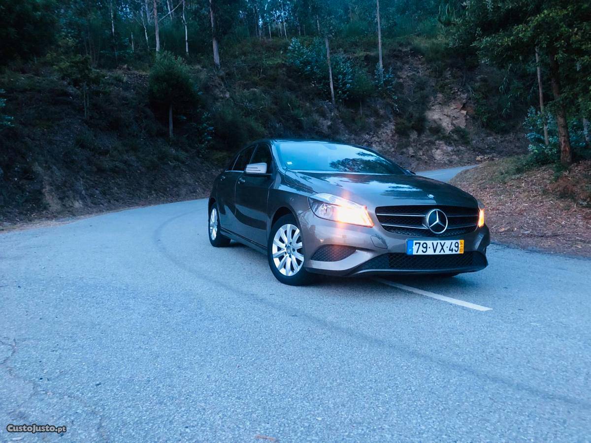 Mercedes-Benz A 180 A180 Março/14 - à venda - Ligeiros