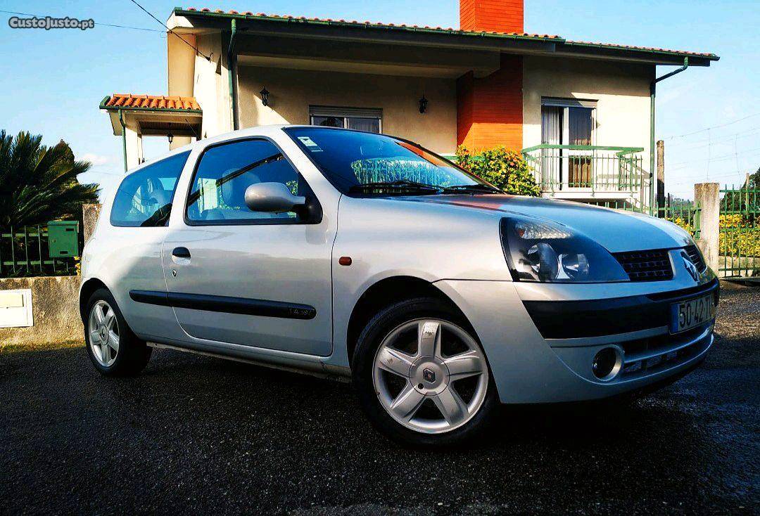 Renault Clio v Julho/02 - à venda - Ligeiros