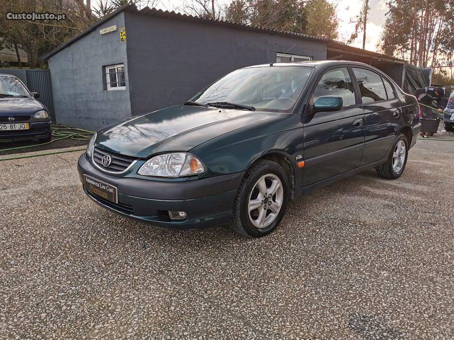 Toyota Avensis 2.0 D4D Fevereiro/02 - à venda - Ligeiros