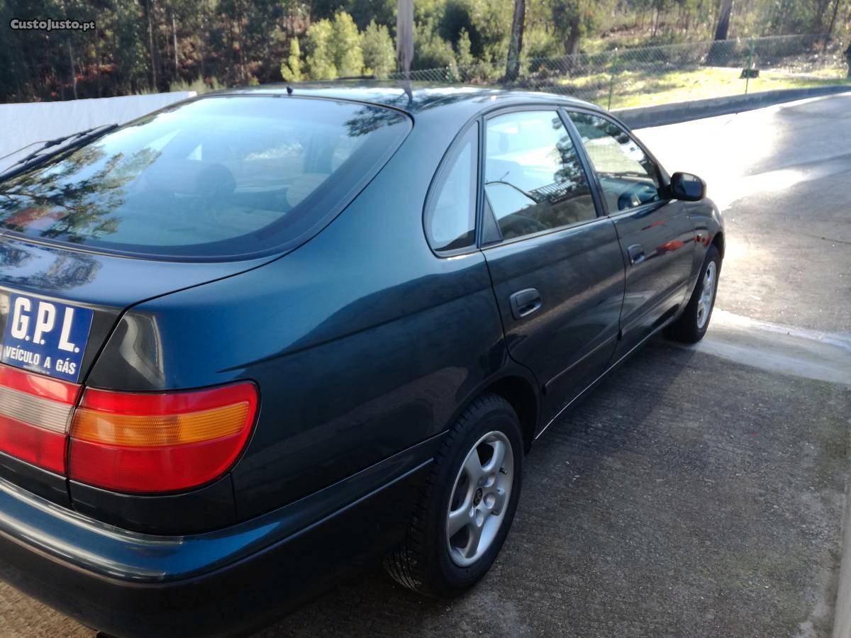 Toyota Carina Limusine Julho/96 - à venda - Ligeiros