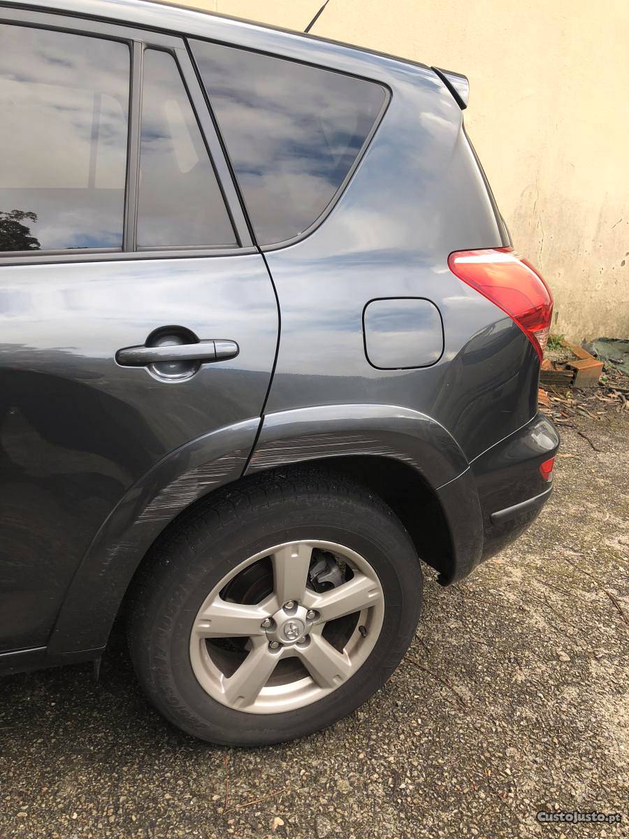 Toyota RAV4 2.2 D4D Navi - 06 Setembro/06 - à venda -