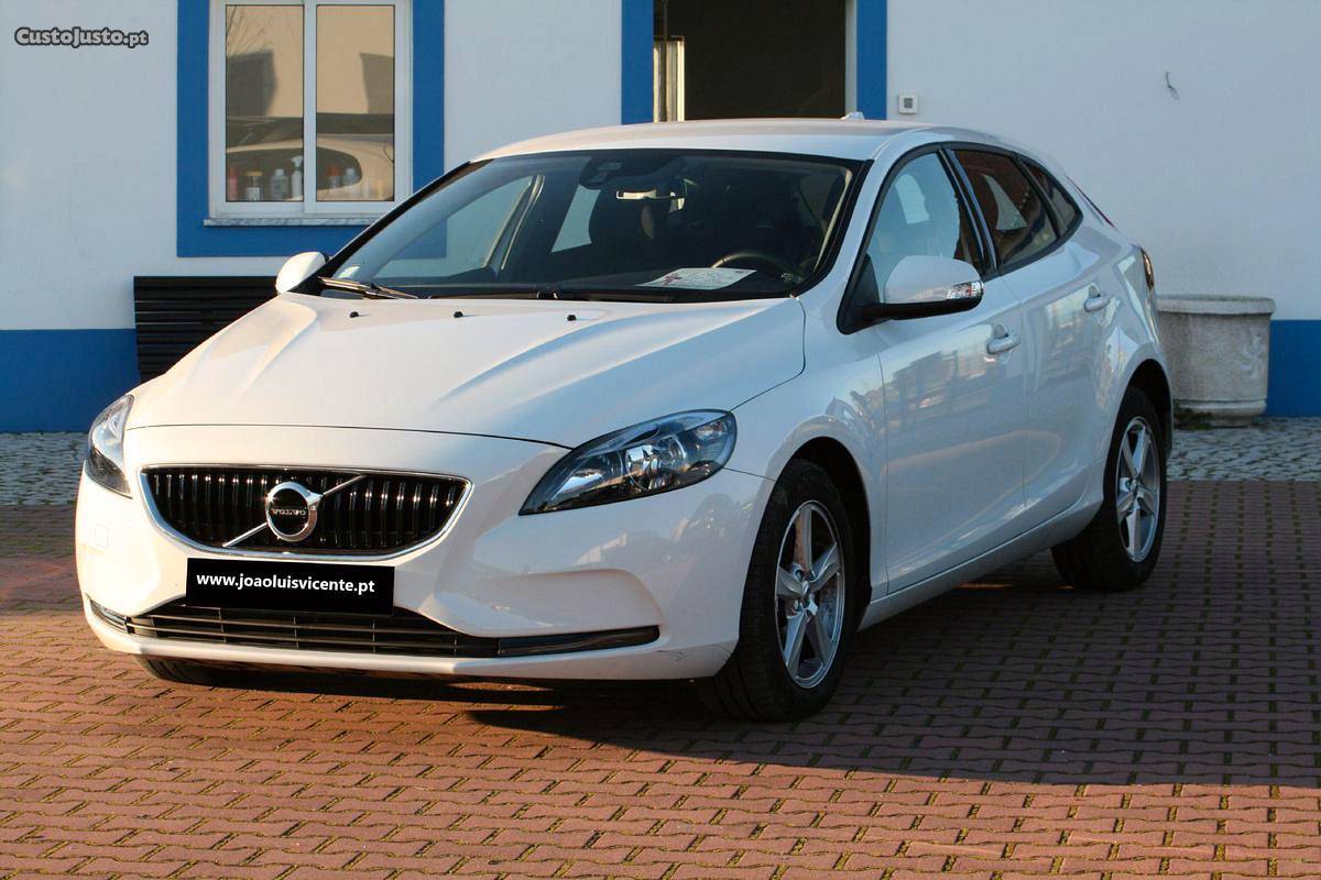 Volvo V40 D2 Kinetic Novembro/16 - à venda - Ligeiros