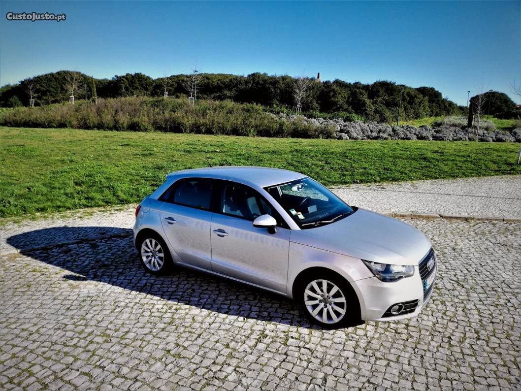 Audi A1 Sportback automatico Março/12 - à venda - Ligeiros