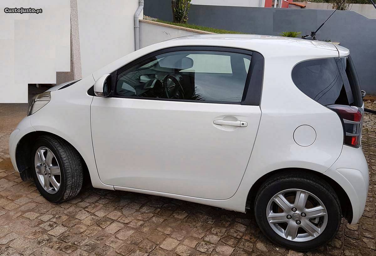 Toyota iQ 1.4 D4D 4lug. 6vel. Fevereiro/11 - à venda -