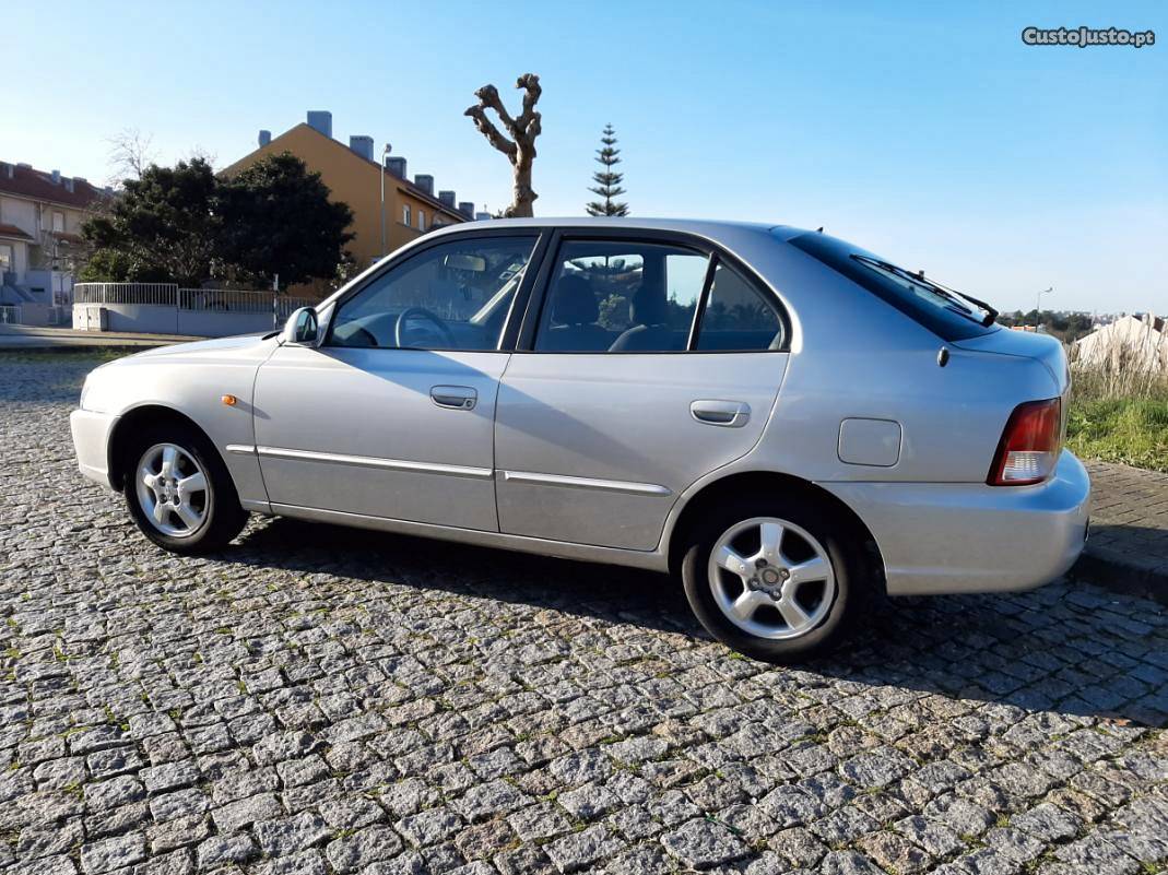 Hyundai Accent 1.5 CRDI Julho/02 - à venda - Ligeiros