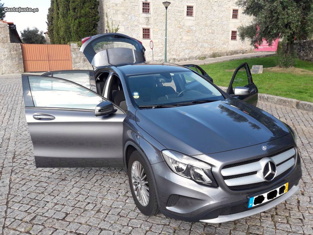 Mercedes-Benz GLA 180 Business Automático Maio/15 - à