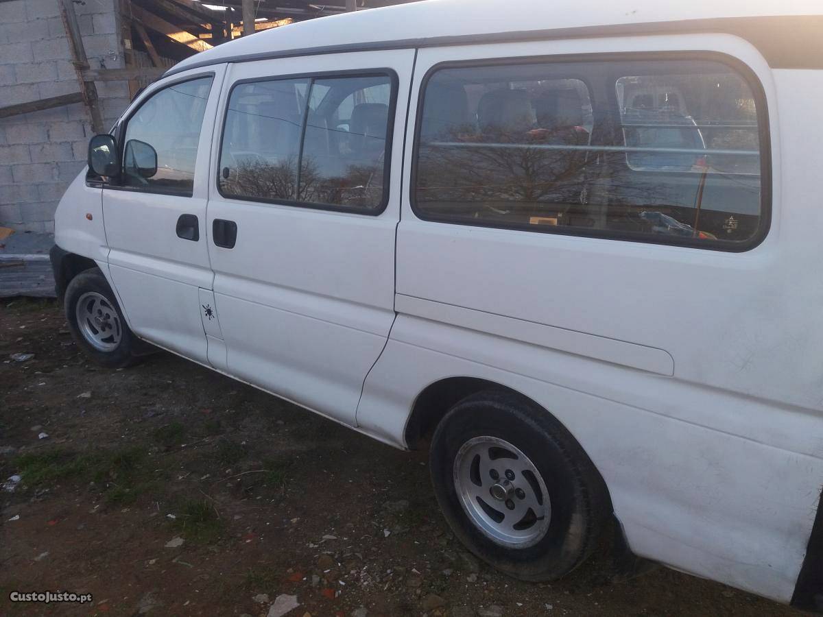 Mitsubishi Llug + carga ver Setembro/98 - à venda -