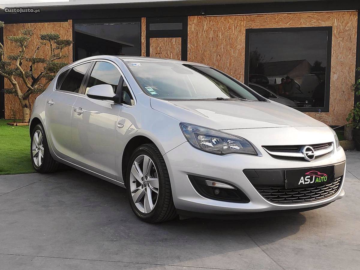 Opel Astra 1.3 CDTi Cosmo Dezembro/14 - à venda - Ligeiros