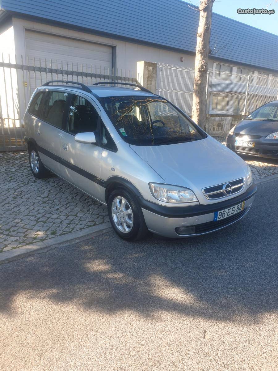 Opel Zafira 7 lugares 2.2 DTI Outubro/03 - à venda -