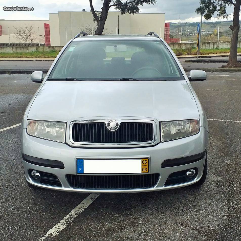 Skoda Fabia 1.2 HTP Elegance Março/05 - à venda - Ligeiros