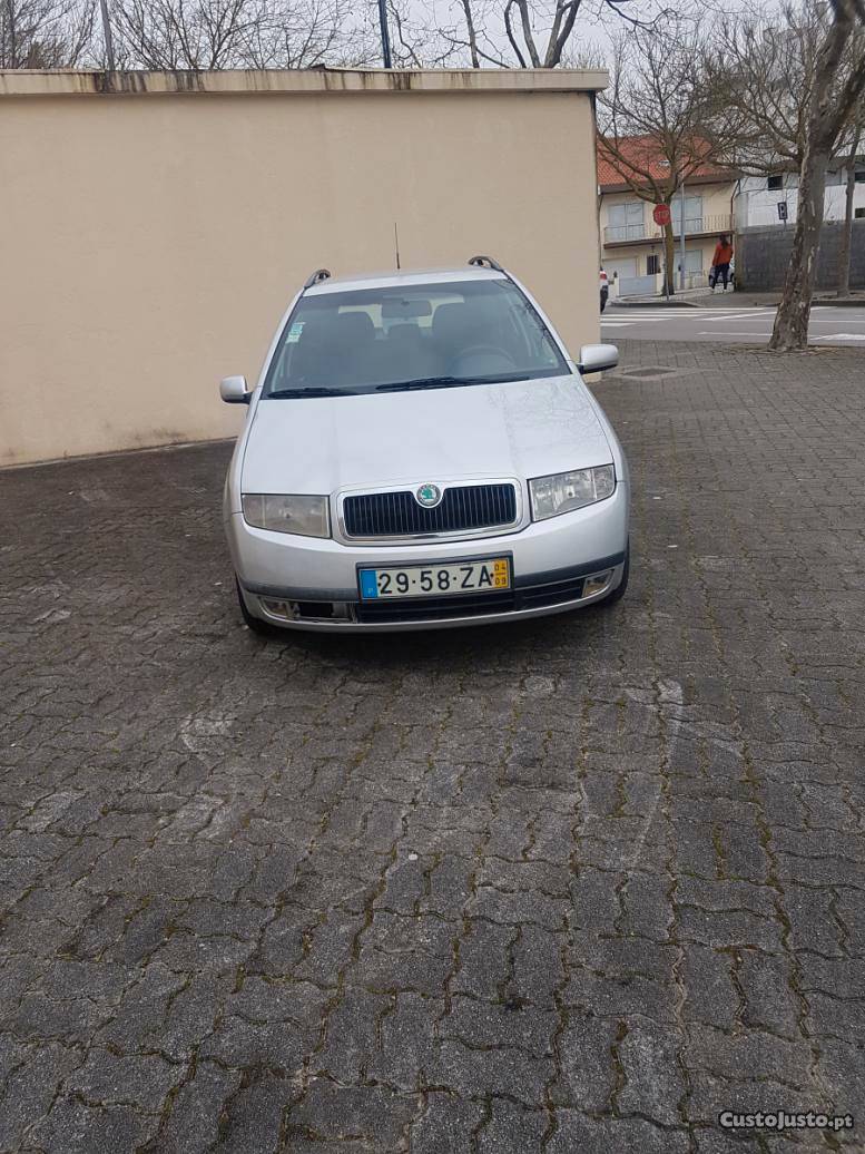 Skoda Fabia 1.2cc spor exclusiva Setembro/04 - à venda -