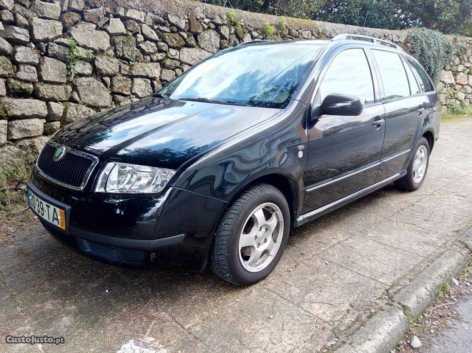 Skoda Fabia Confort Maio/02 - à venda - Ligeiros