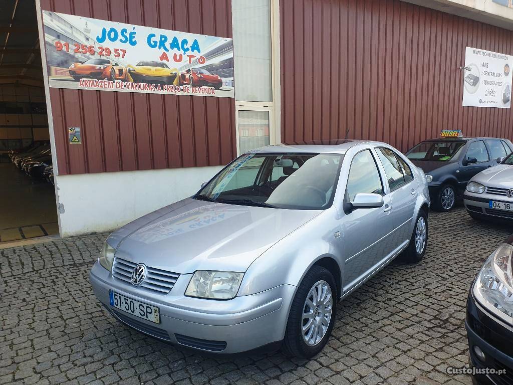 VW Bora 1.6i 16v  Novembro/01 - à venda - Ligeiros