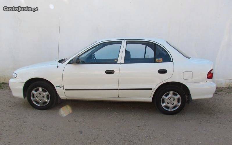 Hyundai Accent 1.2 c/ AC Abril/98 - à venda - Ligeiros